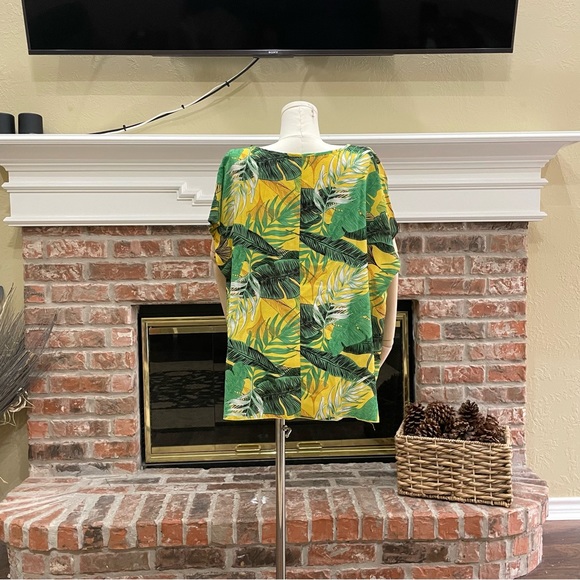 SHEIN Curve plus size tropical palm leaf print blouse / 2X / Excellent condition - Picture 8 of 11